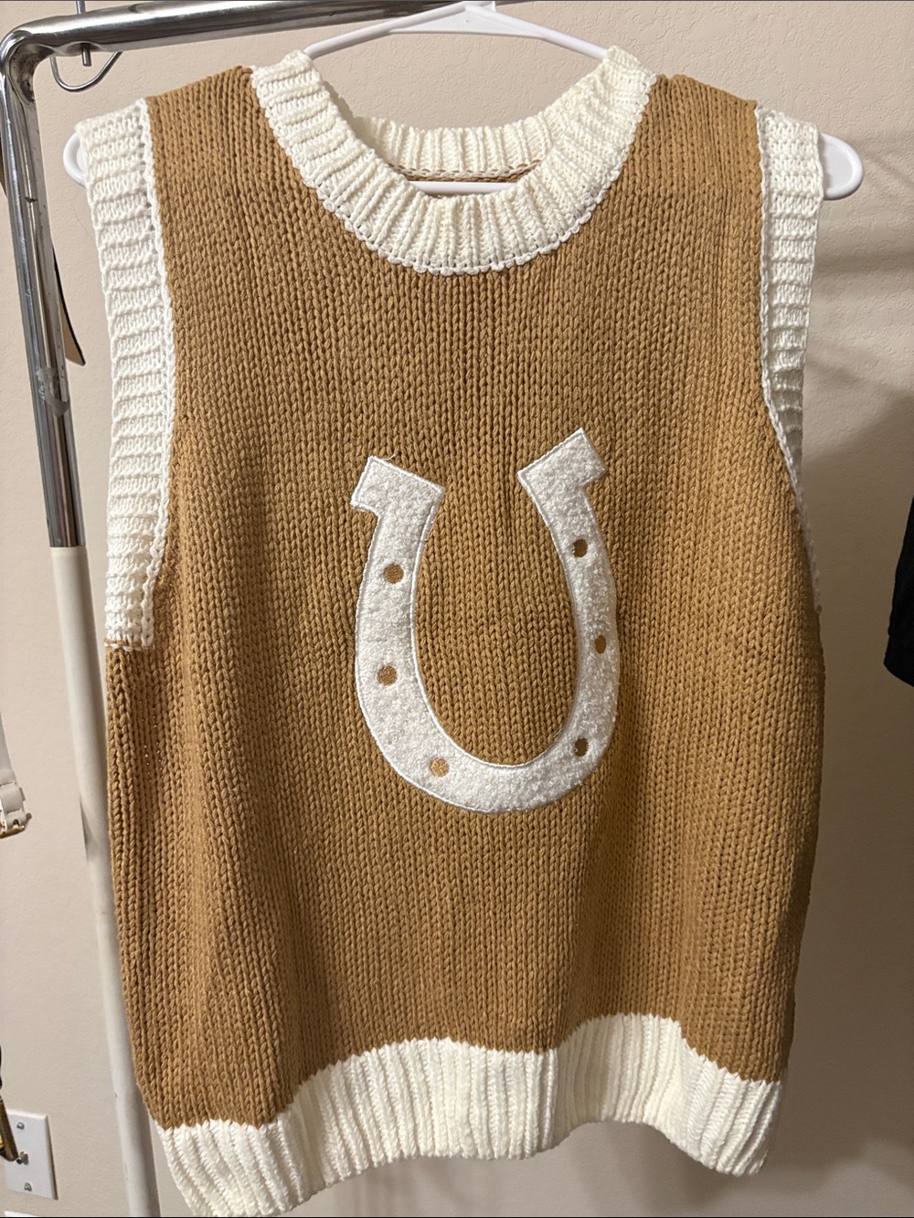 Women’s Knit Horseshoe Sweater Vest in Camel and Cream